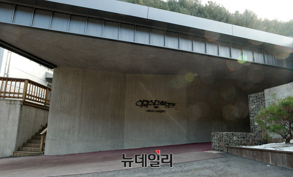 ▲ 화천감성마을 문제대책위원회가 이외수의 폭언 논란과 막말 행태를 비판하며 발표한 성명서. ⓒ뉴데일리 정상윤 사진기자