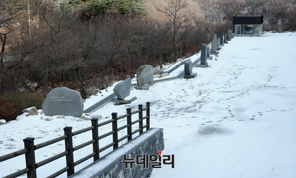 ▲ 화천감성마을 문제대책위원회가 이외수의 폭언 논란과 막말 행태를 비판하며 발표한 성명서. ⓒ뉴데일리 정상윤 사진기자