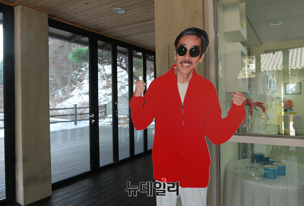 ▲ 화천감성마을 문제대책위원회가 이외수의 폭언 논란과 막말 행태를 비판하며 발표한 성명서. ⓒ뉴데일리 정상윤 사진기자