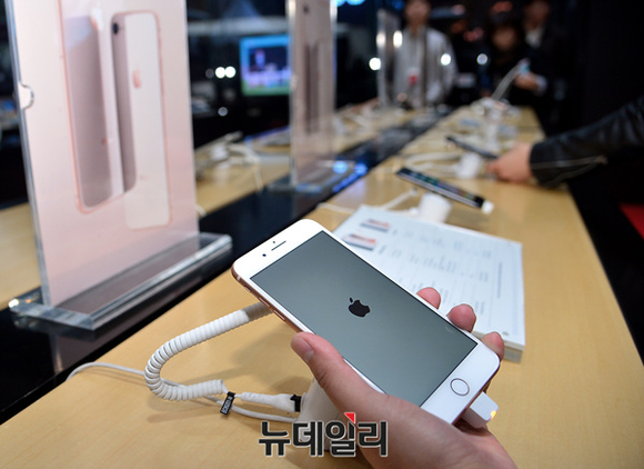 ▲ 애플 아이폰8이 국내 출시 28일만에 20만대 판매를 돌파했다. ⓒ뉴데일리DB