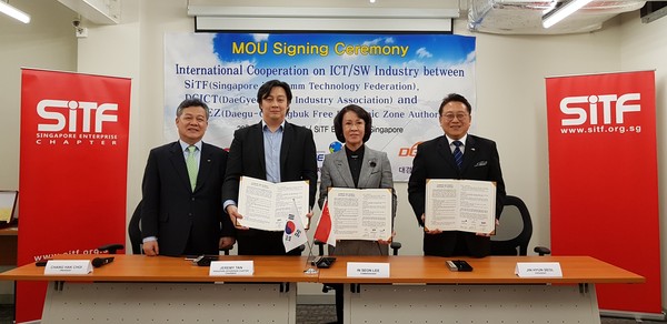 ▲ 이인선 대구경북경제자유구역청장(왼쪽 세번째)이 29일 싱가폴IT협회와 대구경북ICT협회, 3자간 업무지원협약을 체결했다.ⓒ대경 경자청