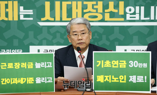 ▲ 국민의당 김동철 원내대표가 지난 11월 23일 오전 국회 원내대표실에서 열린 원내정책회의에서 모두발언을 하고 있다. ⓒ뉴데일리 이종현 기자