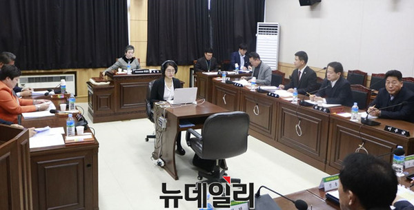 ▲ 충북 청주시의회 재정경제위원회가 1일 상임위원회를 열고 청주시상권활성화관리재단 출연 동의안을 부동의 처리했다.ⓒ김종혁 기자