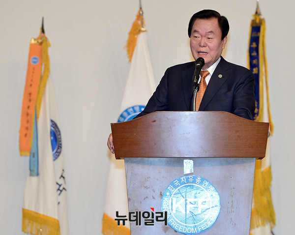 ▲ 김경재 한국자유총연맹 총재가 1일 오후 서울 중구 구민회관에서 열린 '자유민주 시민의식 함양 강연 및 다짐대회'에서 최근 압수수색 등에 대한 입장을 밝히고 있다. ⓒ뉴데일리 공준표 사진기자