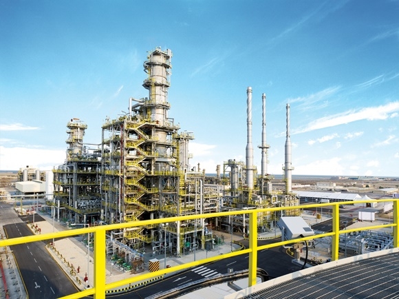 ▲ 삼성엔지니어링이 2011년 준공한 바레인의 밥코 윤활기유 생산 플랜트(BAPCO Lube Base Oil Plant, LBOP) 전경. ⓒ삼성엔지니어링