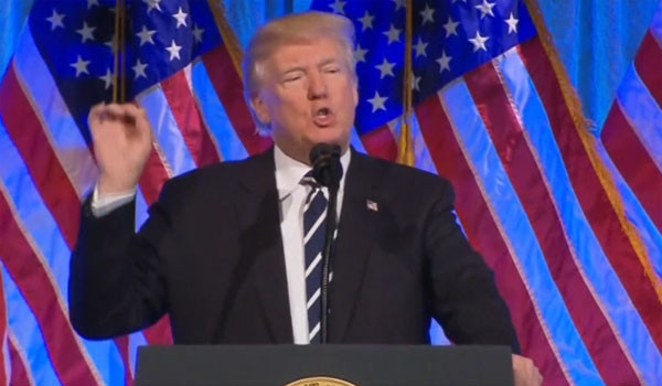 ▲ 지난 2일(현지시간) 美상원에서 법인세 인하를 포함한 세제개혁안이 통과된 뒤 득의양양한 도널드 트럼프 美대통령. ⓒ英로이터TV 관련보도 화면캡쳐.