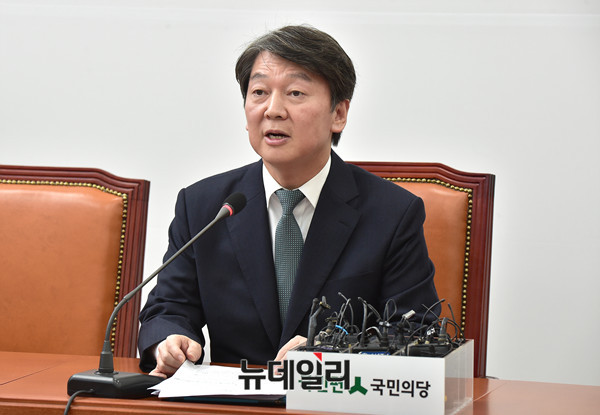 ▲ 안철수 국민의당 대표가 4일 오전 국회에서 당대표실에서 취임 100일 기자간담회를 열고 소감을 밝히고 있다. ⓒ뉴데일리 이종현 기자