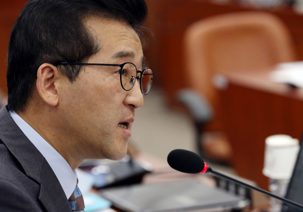 ▲ 지난 11월 13일 국회에서 진행된 과학기술정보방송통신위원회의 방송통신위원회·방송통신심의위원회·시청자미디어재단 국정감사에서 최명길 전 의원이 질의하고 있다. ⓒ뉴시스