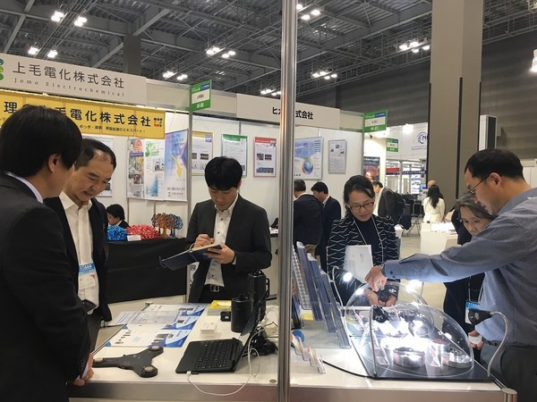 ▲ 대전시 기계부품 생산업체 6개 중소벤처기업이 지난달 29일부터 12월 1일까지 일본 도쿄에서 열린 모노츠쿠리메칭재팬 2017 전시회와 연계한 일본(도쿄) 비즈니스 상담회에 참가했다.ⓒ대전시