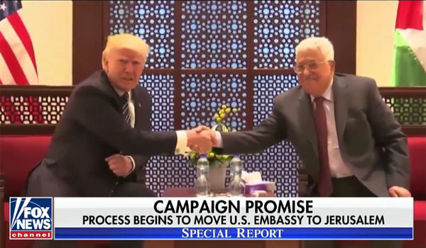 ▲ 모함마드 압바스 팔레스타인 대통령과 악수하는 트럼프 美대통령. 압바스 팔레스타인 대통령은 이번 발표와 관련해 이스라엘에게 '경고'를 했다고 한다. ⓒ美폭스뉴스 관련보도 화면캡쳐.