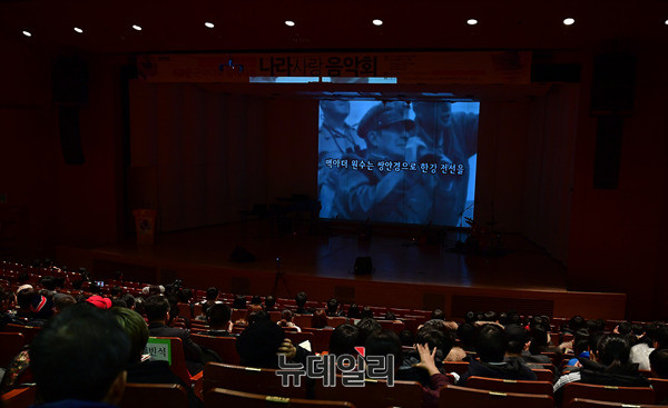 ▲ 서울디지텍고등학교 제6회 정기연주회:미8군 군악대와 함께하는 나라사랑음악회가 6일 저녁 서울 용산구 용산아트홀 대극장 미르홀에서 진행되고 있다. ⓒ뉴데일리 정상윤 사진기자