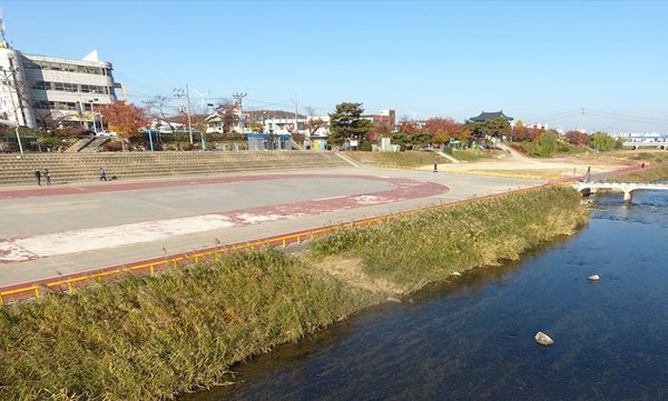 ▲ 충북 청주시 무심천 롤러스케이트장 전경.ⓒ청주시