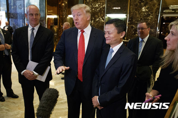 ▲ 지난 1월 미국을 찾아 도널드 트럼프 美대통령과 만난 마윈 中알리바바 회장. ⓒ뉴시스. 무단전재 및 재배포 금지.