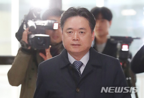 ▲ MBC 신임 사장에 최승호 뉴스타파 PD가 내정됐다. 사진은 최 PD가 7일 오후 방문진 임시이사회에서 열린 MBC 사장 후보 최종면접에 참가하는 모습.ⓒ사진=뉴시스