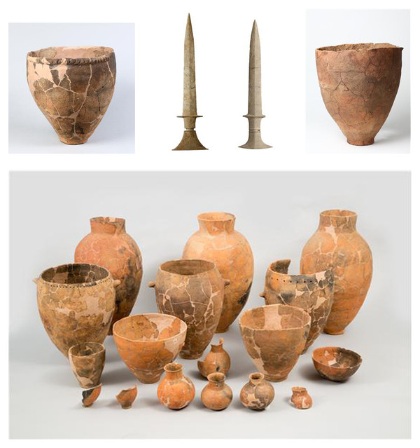 ▲ 윗줄 좌측부터 ‘청도 신당리 유적 주거지 28호 출토 유물(청동기시대 조기) 새김덧띠무늬바리’, ‘대구 상인동 128-8번지 유적 석곽묘 7호 출토 석검, 청도 신당리 유적 석관묘 4호 출토 석검’, ‘대덕 삼덕동 188-1번지 유적 주거지 3호 출토 유물(청동기시대 조기) 마니덧띠무늬바리, 아랫줄 영천 고지리 팔암 유적 3호 집자리 출토 유물.ⓒ계명대