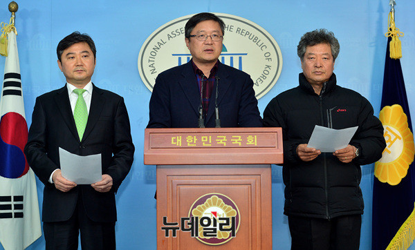 ▲ 왼쪽부터 현덕규 국민의당 제주시을위원장, 장성철 제주도당위원장, 오진택 서귀포시 지역위원장 ⓒ 뉴데일리 공준표