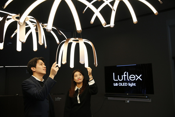 ▲ LG디스플레이가 OLED 조명 브랜드 'Luflex'를 7일 론칭했다. ⓒLGD