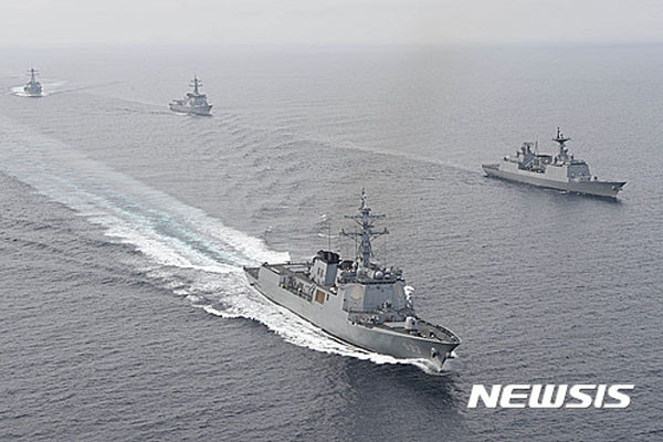한미일 해군이 11일부터 이틀 동안 北탄도미사일 탐지-추적 훈련을 실시한다. 사진은 2016년 9월 동해상에서의 한미연합훈련 당시 이지스 구축함들. ⓒ뉴시스. 무단전재 및 재배포 금지.