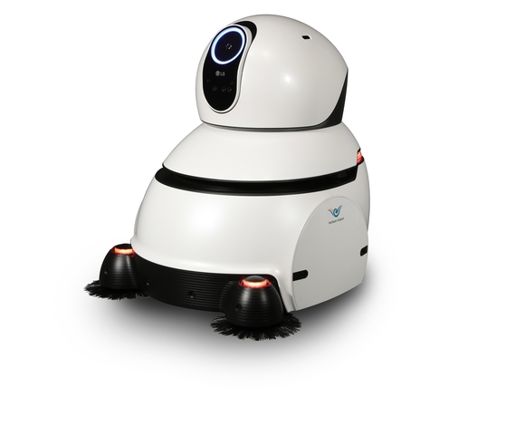 '2017 우수디자인'에서 대통령상을 받은 LG전자의 공항 청소로봇. ⓒLG전자