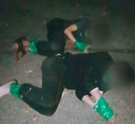 ▲ 대전에서 중학교 3학년생이 청테이프에 묶인채 감금폭행을 당하는 사건이 발생해 경악하게 만들었다. 사진은 학생이 청테이프에 묶여 있다.ⓒ대전TJB뉴스 캡처