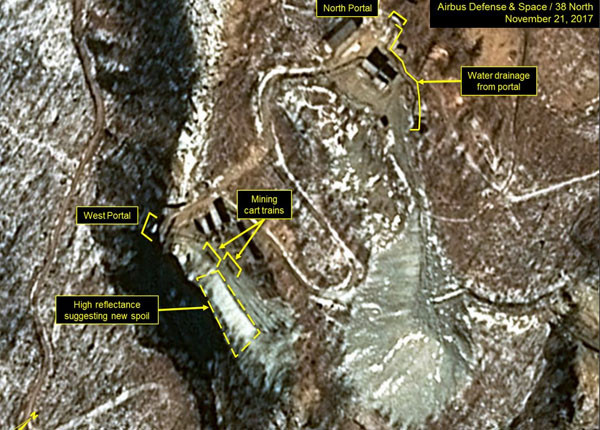 美38노스가 1일(현지시간) 공개한 北풍계리 핵실험장 일대 위성사진 가운데 한 장. 왼쪽 아래에 서쪽 갱도가 보인다. ⓒ美38노스 관련보도 화면캡쳐-에어버스 디펜스 앤 스페이스 제공.