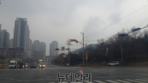 ▲ 대기오염과 매연으로 가득한 청주시 모습.ⓒ김종혁 기자