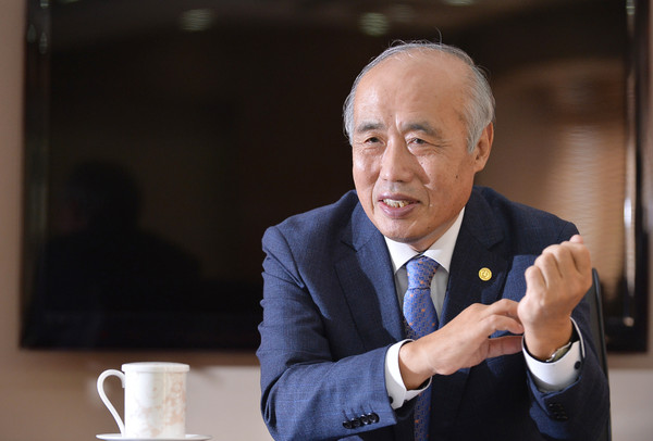 ▲ 인터뷰에 응하고 있는 청주대 정성봉 총장.ⓒ청주대