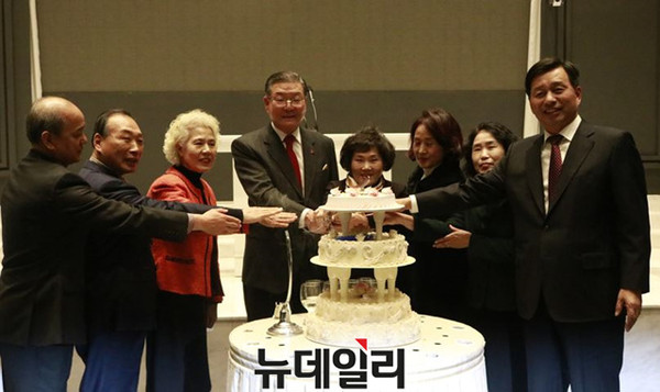 ▲ 이기용 전 충북교육감이 15일 청주시내 모처에서 회고록 출판기념회를 가졌다.ⓒ김종혁 기자