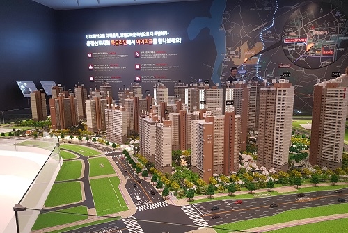 ▲ 3042가구 대단지로 조성되는 운정신도시 아이파크 모형도. =이보배 기자