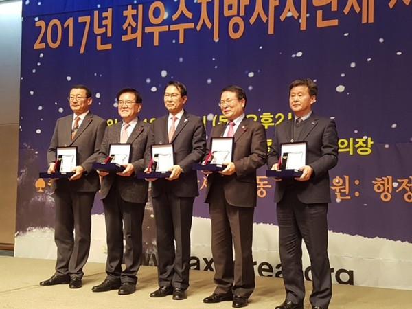 ▲ 포항시는 지난 14일 한국프레스센터 국제회의장에서 열린 예산효율화 사례평가심사에서 대상을 수상했다.ⓒ포항시