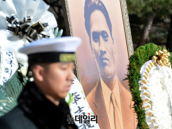 ▲ 왼쪽부터 이경근 서울지방보훈청장, 황길수 매헌윤봉길의사기념사업회장 ⓒ 뉴데일리 공준표