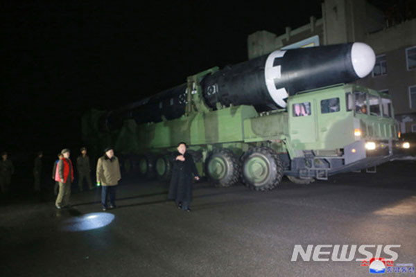 ▲ 북한이 발사했던 대륙간 탄도미사일(ICBM) '화성-15형'의 모습. ⓒ뉴시스. 무단전재 및 재배포 금지.