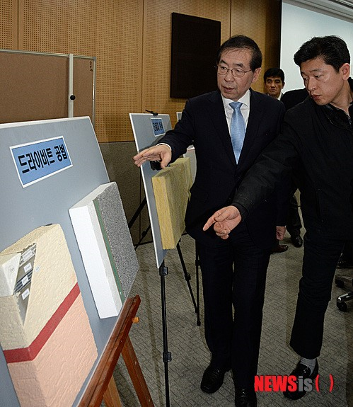 ▲ 지난 2015년 의정부 아파트 화재 참사 직후 서울시가 '화재 종합 비상대책회의'를 열고 도시형 생활주택 건축 기준을 강화했다.ⓒ사진=뉴시스