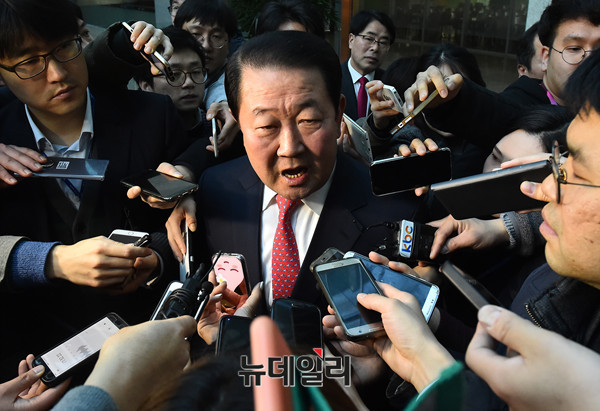 ▲ 국민의당 박주선 국회부의장이 21일 의원회관에서 열린 당무위원회의에서 안건 논의 중도에 퇴장해, 절차적 문제점을 지적하고 있다. ⓒ뉴데일리 이종현 기자