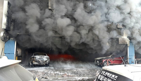 ▲ 21일 충북 제천에 위치한 스포츠센터 건물에서 화재가 발생했다. ⓒ뉴시스