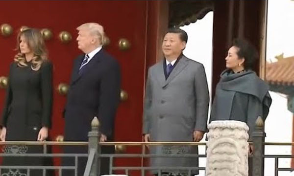 ▲ 지난 11월 8일 도널드 트럼프 美대통령의 방중 당시 자금성을 둘러보는 美-中 정상. 이 장면은 현재 매우 유명해졌다. ⓒ유튜브 관련영상 캡쳐.