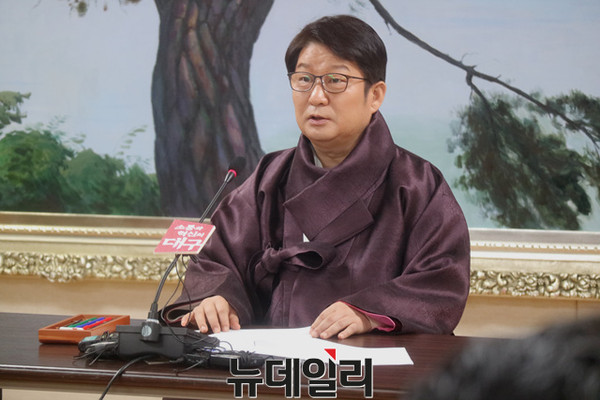 ▲ 권영진 대구시장이 27일 오전 대구시청에서 송년기자간담회를 갖고 내년 지방선거에 도전해 재선이 되면 대한민국 정치 중심에 서겠다고 주장했다.ⓒ뉴데일리