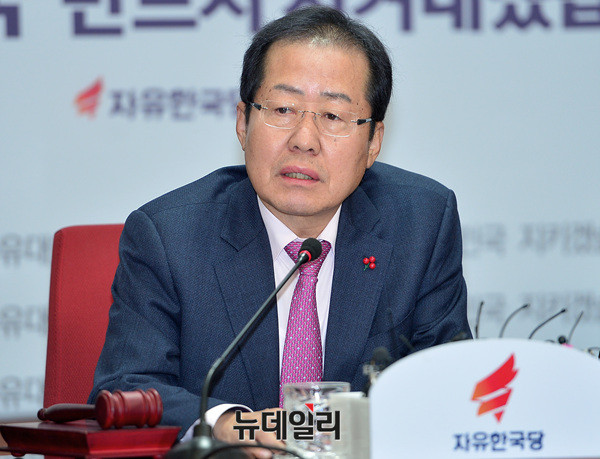 ▲ 홍준표 자유한국당 대표가 28일 오전 서울 여의도 당사에서 열린 최고위원회 참석해 발언하고 있다. ⓒ뉴데일리 공준표 기자