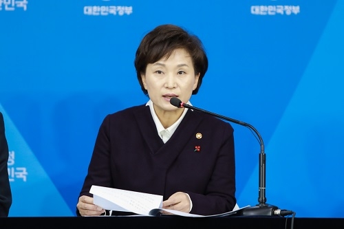 ▲ 지난 13일 임대주택 활성화 방안을 발표하고 있는 김현미 국토교통부 장관. ⓒ국토부