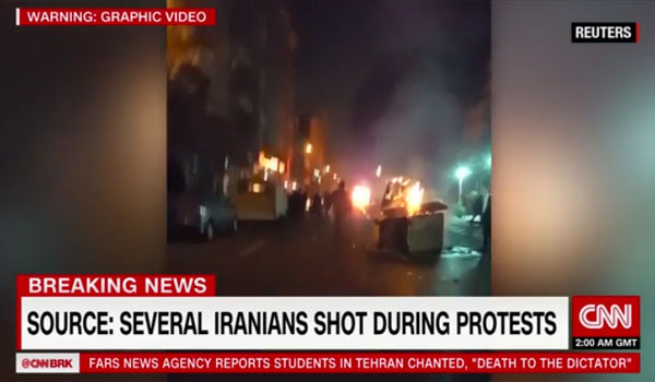 ▲ 지난 12월 28일(현지시간)부터 일어난 이란 반정부 시위가 계속 이어지고 있다. ⓒ英로이터 TV-美CNN 관련보도 화면캡쳐.