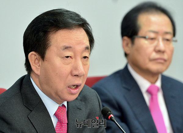 ▲ 2일 오전 여의도 자유한국당 당사에서 열린 최고위원회의에 참석해 발언하는 김성태 원내대표(왼쪽)와 홍준표 대표. ⓒ뉴데일리 공준표 기자