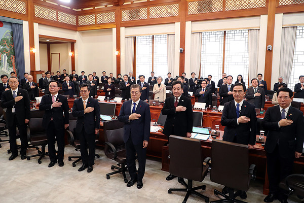 ▲ 문재인 대통령이 2일 국무회의를 주재하는 모습. ⓒ청와대 제공