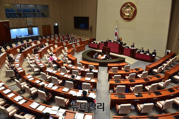 ▲ 국회 헌법개정특별위원회(개헌특위) 전체회의 전경. ⓒ뉴데일리 이종현 기자