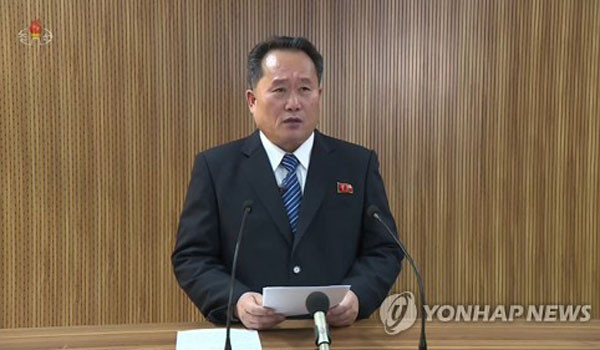 ▲ 북한은 3일 리선권 조국평화통일위원회 위원장을 앞세워 "최고존엄의 위임에 따라 평창 동계올림픽 참가 여부를 남측과 논의하기로 했다"고 밝혔다. ⓒ연합뉴스. 무단전재 및 재배포 금지.