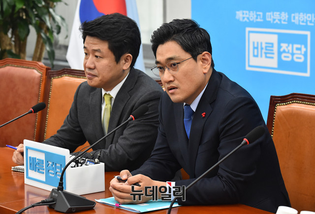 ▲ ▲ 바른정당 오신환 원내대표와 유의동 수석대변인 (오른쪽부터). ⓒ뉴데일리 이종현 기자