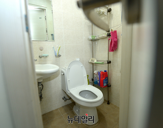 서울 마포구 '인권재단 사람'사무실에 설치된 성중립 화장실. ⓒ뉴데일리 공준표 기자