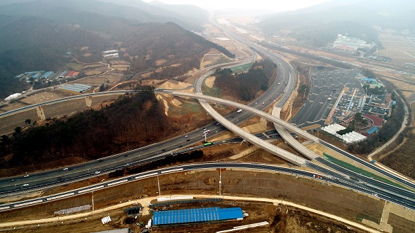 ▲ 옥산JCT 전경사진.(경부고속도로 연결부)ⓒ대전국토청