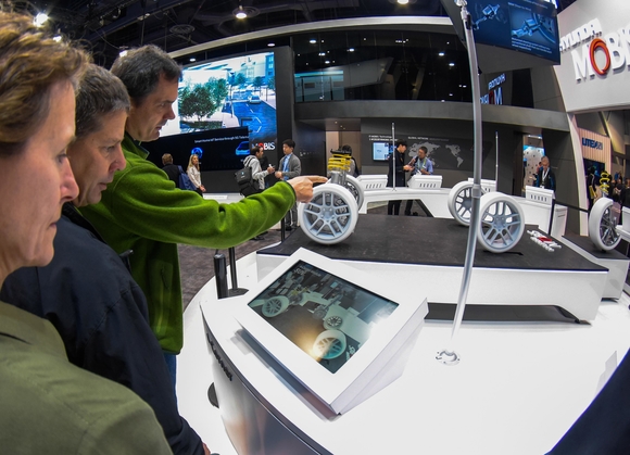 ▲ 미국 라스베이거스에서 진행 중인 2018 CES에서 현대모비스는 e-Corner 모듈 등의 개발 계획에 대해 발표했다.ⓒ현대모비스