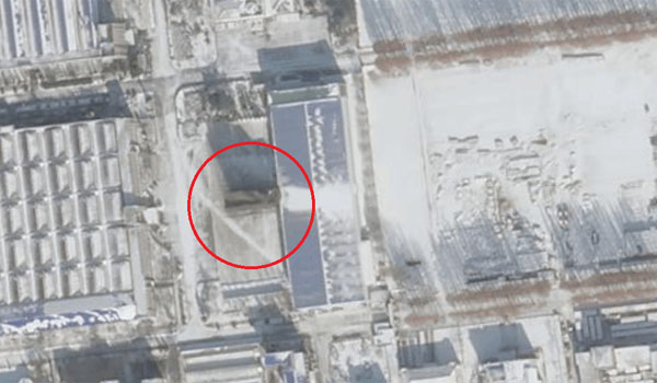 ▲ 미국의 소리 방송이 위성업체 '플래닛'으로부터 제공받아 공개한 北3월16일 자동차 공장 내의 ICBM 조립공장 건물 사진. ⓒ미국의 소리 관련보도 화면캡쳐-美'플래닛'