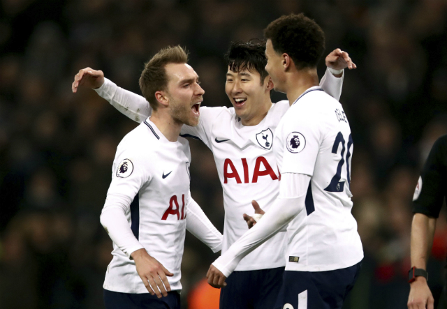 ▲ 토트넘 손흥민이 14일 새벽(한국시각) 런던 웸블리에서 열린 에버턴과의 홈 경기에 출전해, 공격포인트를 기록한 뒤 팀 동료인 알리, 에릭센 등과 함께 기쁨을 나누고 있다. ⓒ뉴시스 사진DB